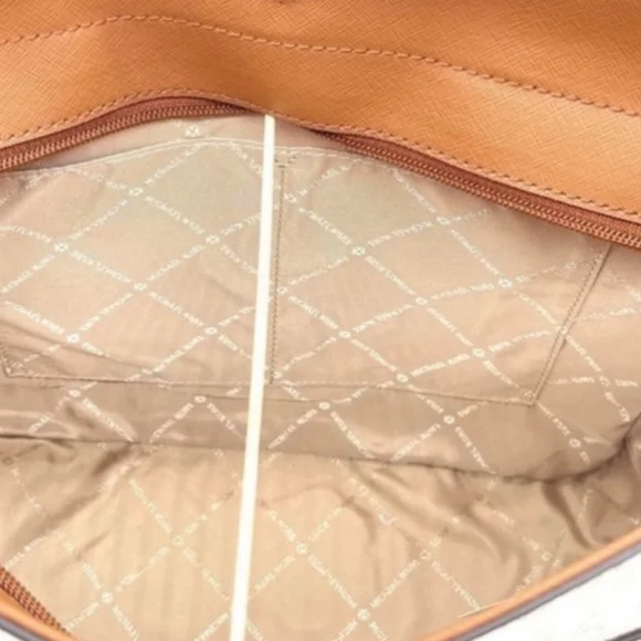 Michael Kors Large X Chain
Shoulder Tote Bag & Double Wallet
Vanilla/Brown - Picture 12 of 16